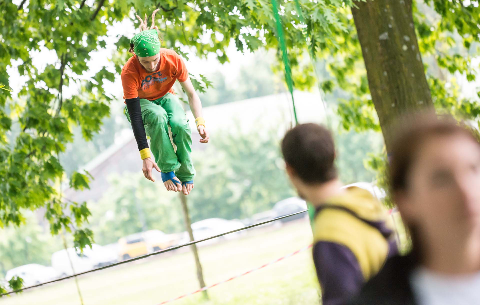 Slackline fix ratchet on the tree
